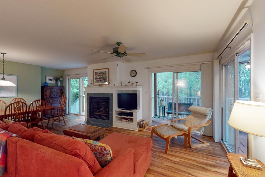 Χώρος καθιστικού στο Sea Colony - 56106 Whispering Pines Ct