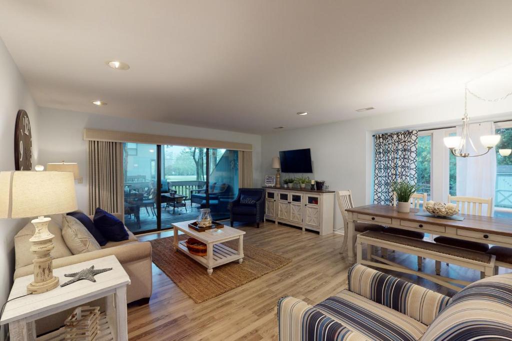 Un televizor și/sau centru de divertisment la Sea Colony - 3302 Round Robin Way