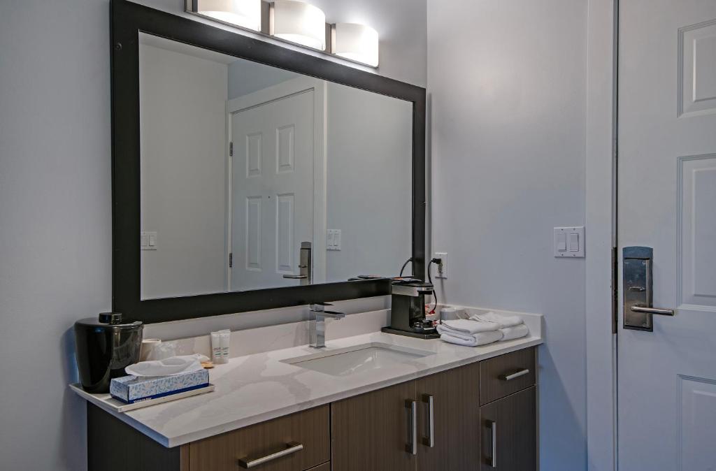 Riverland Inn & Suites - Resim 36