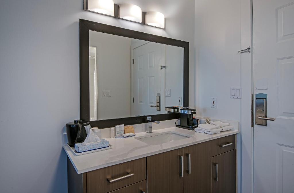 Riverland Inn & Suites - Resim 2