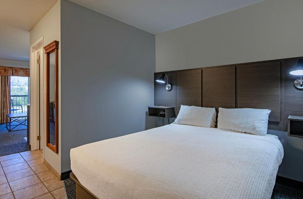 
One bedroom suite with balcony 
