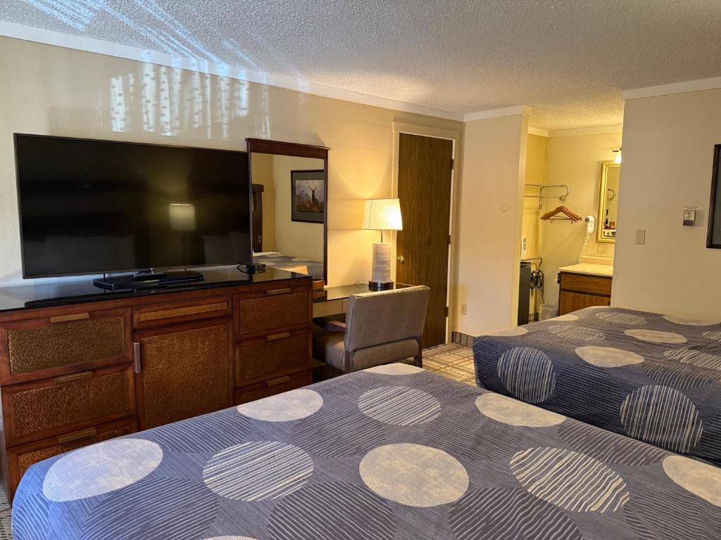 Snowshoe Motel photo