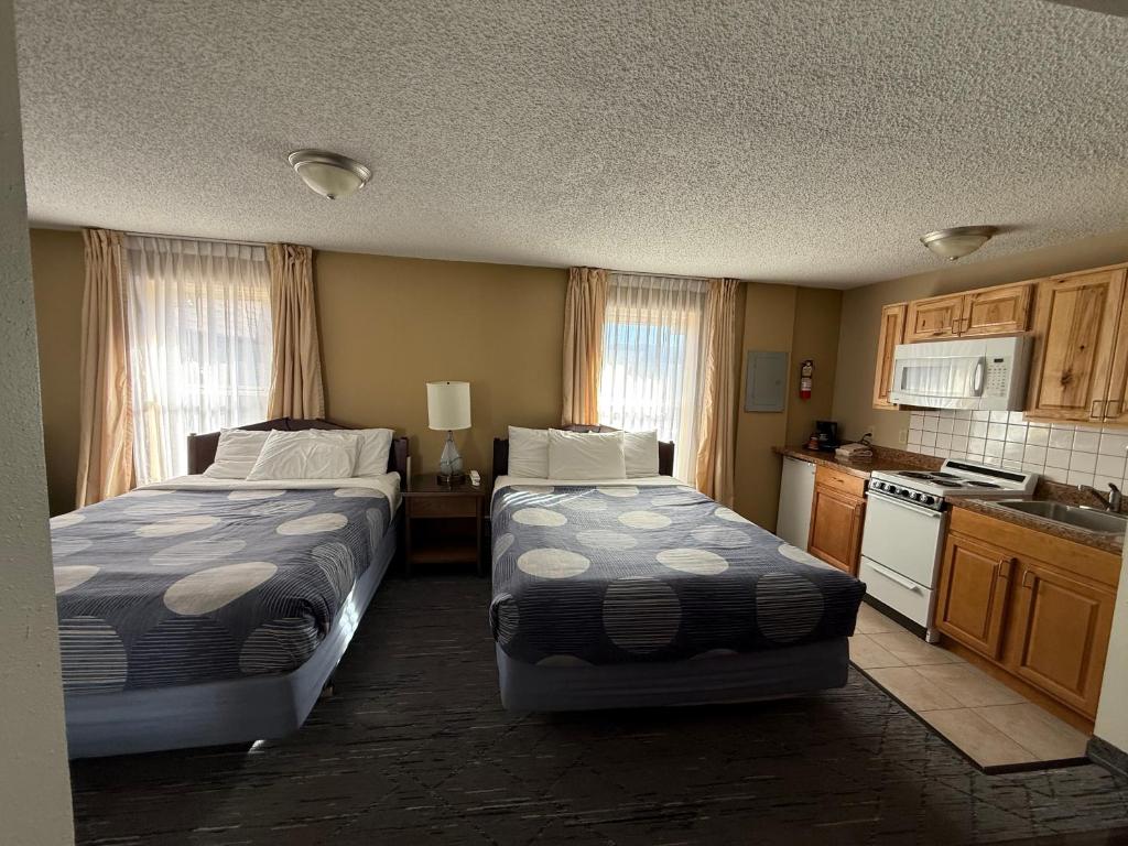 Snowshoe Motel photo