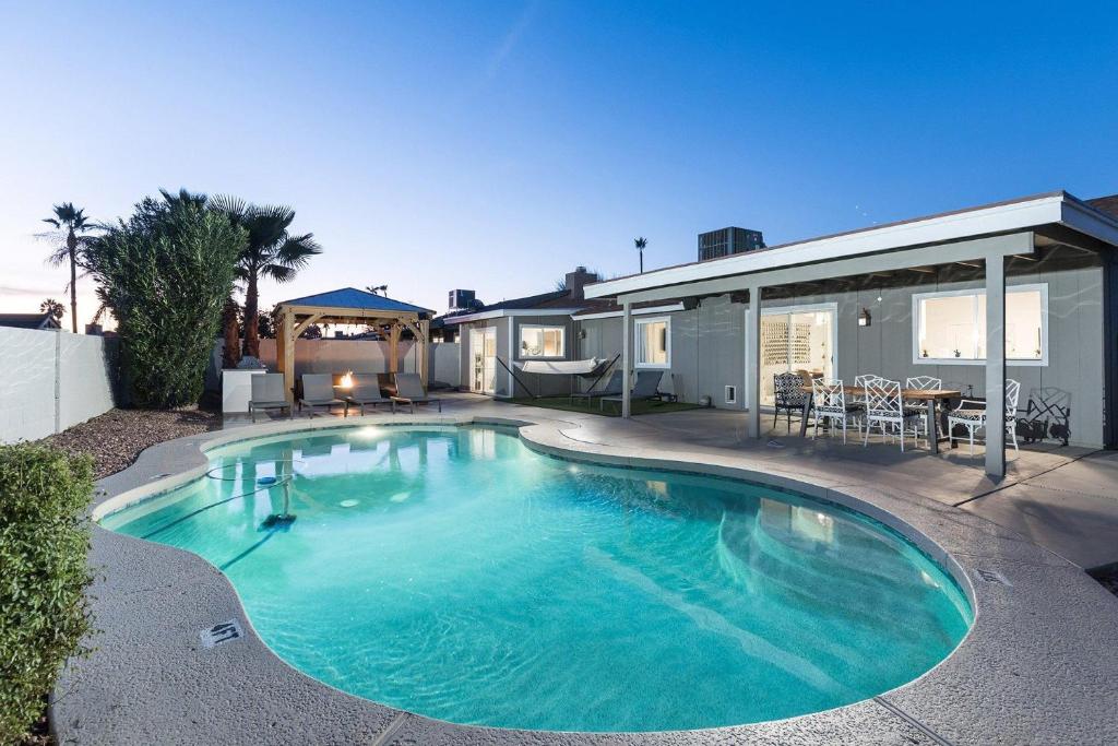 Πισίνα στο ή κοντά στο BluMoon-Private Pool & Fire Pit-Projection Theater