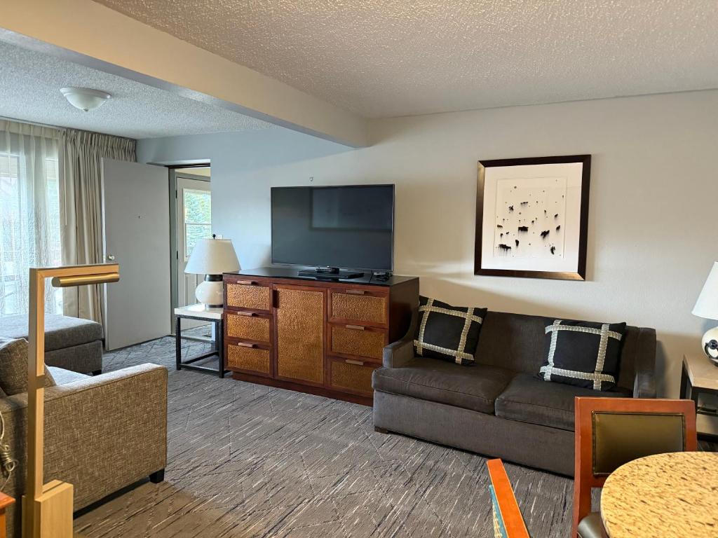 Snowshoe Motel photo