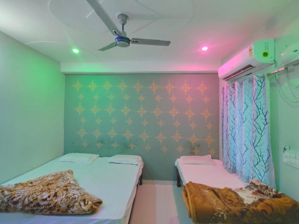 Ένα ή περισσότερα κρεβάτια σε δωμάτιο στο Hotel sagar palace