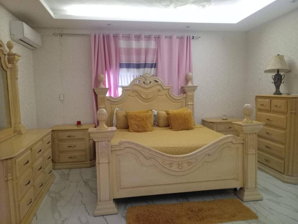 Katil atau katil-katil dalam bilik di Home away from home