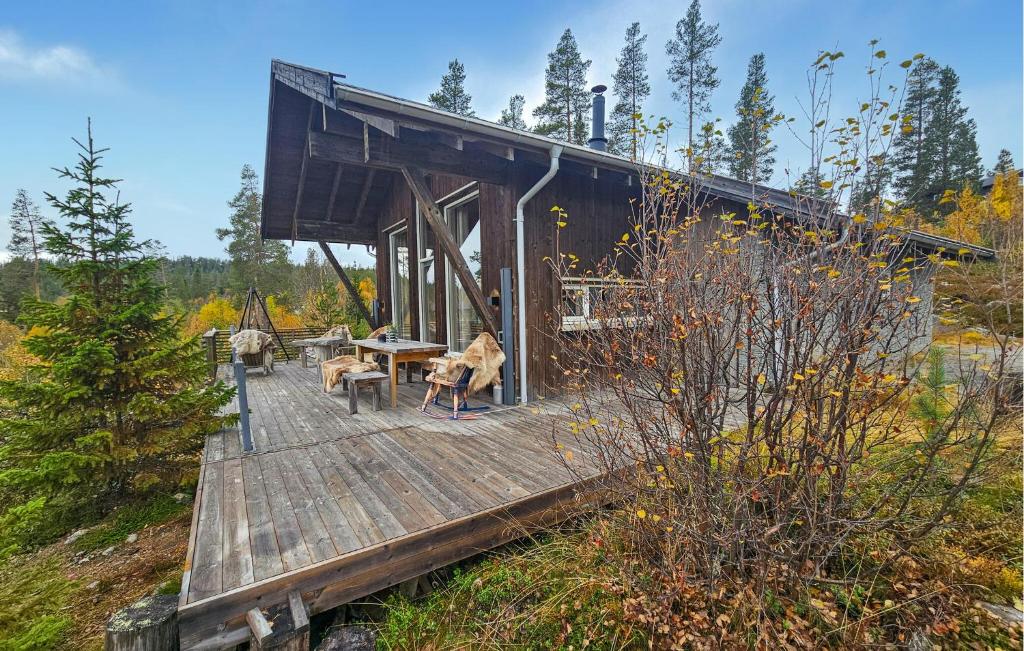 Κήπος έξω από το Nice Home In Tinn Austbygd With Sauna