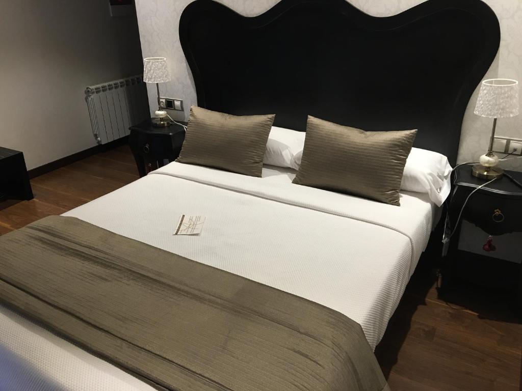 Postel nebo postele na pokoji v ubytování Hotel Calzada