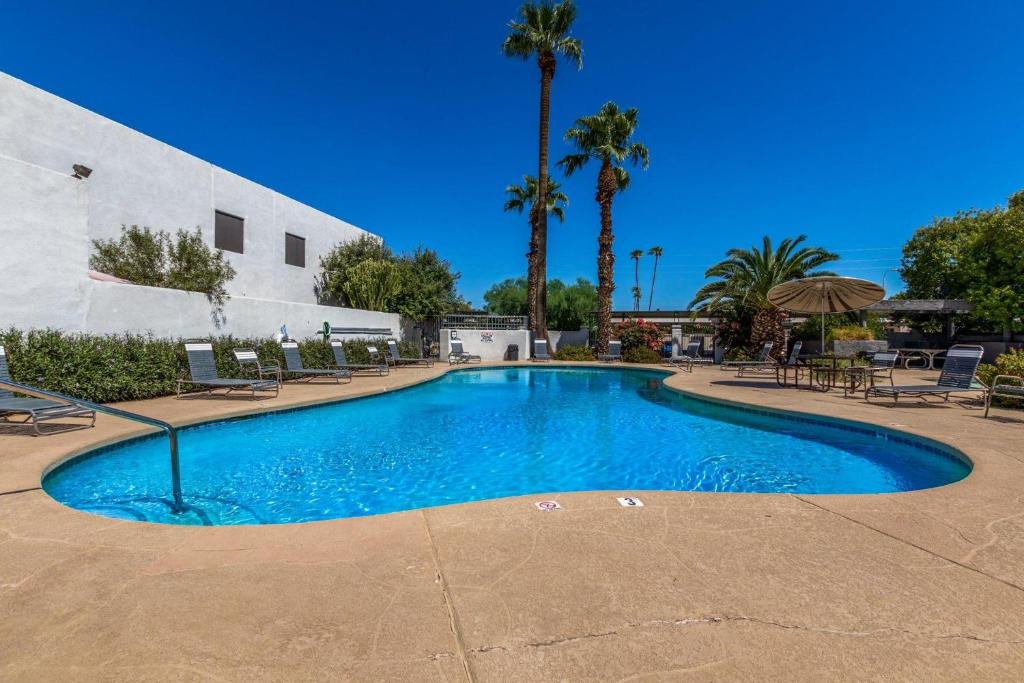 Bazén v ubytování Blue Abode - Old Town Scottsdale - Pool &BBQ Grill nebo v jeho okolí