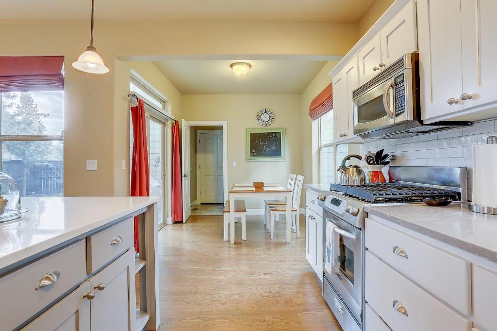 Η κουζίνα ή μικρή κουζίνα στο Aspen Ridge home