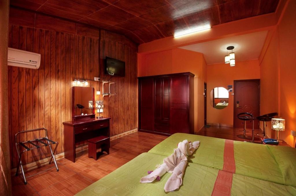 Postel nebo postele na pokoji v ubytování Manisa Hotel