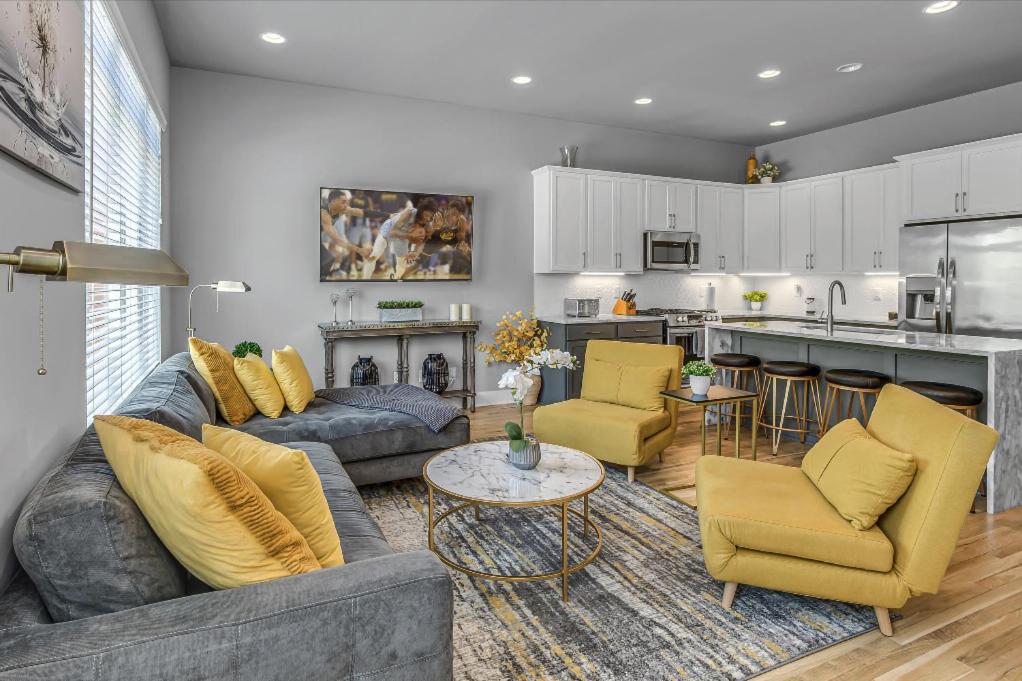 Η κουζίνα ή μικρή κουζίνα στο Nashville Nest - RoofTop Patio - Mins To Broadway