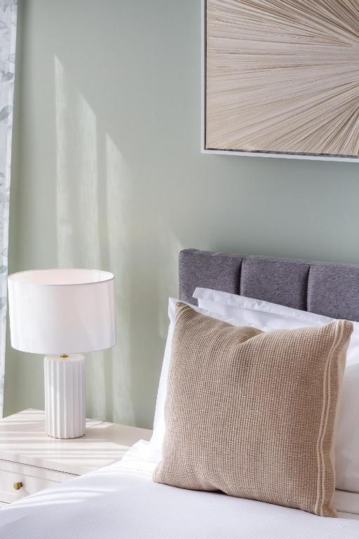 Zen Retreat Stylish 2BR Townhouse and Free Parking - Resim 9