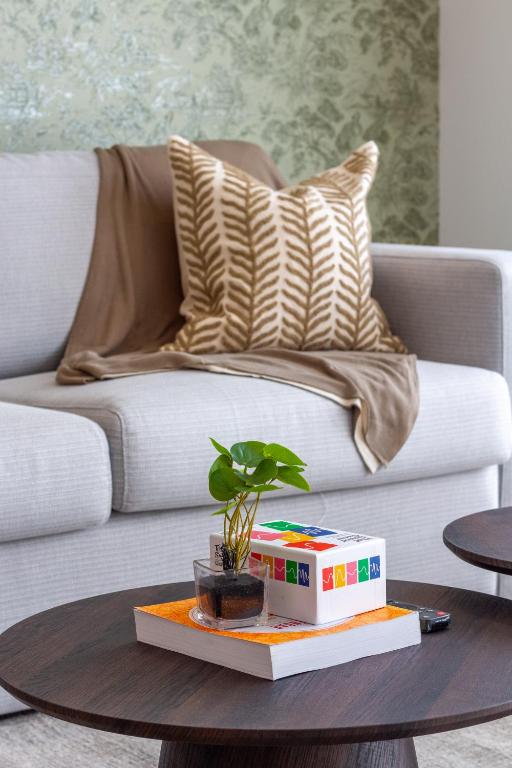 Zen Retreat Stylish 2BR Townhouse and Free Parking - Resim 10