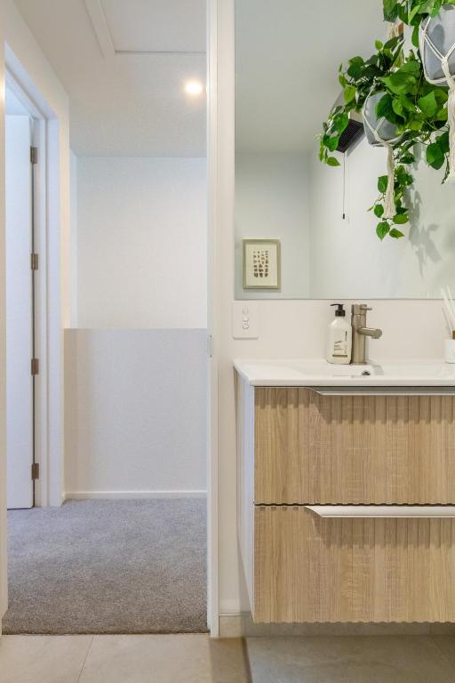 Zen Retreat Stylish 2BR Townhouse and Free Parking - Resim 8