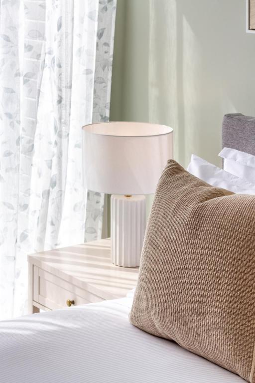 Zen Retreat Stylish 2BR Townhouse and Free Parking - Resim 14