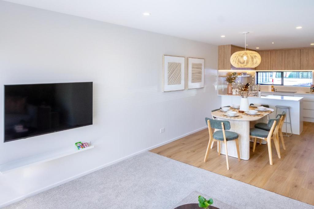 Zen Retreat Stylish 2BR Townhouse and Free Parking - Resim 23