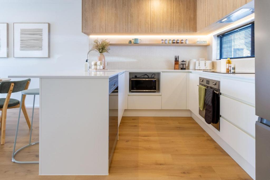 Zen Retreat Stylish 2BR Townhouse and Free Parking - Resim 32