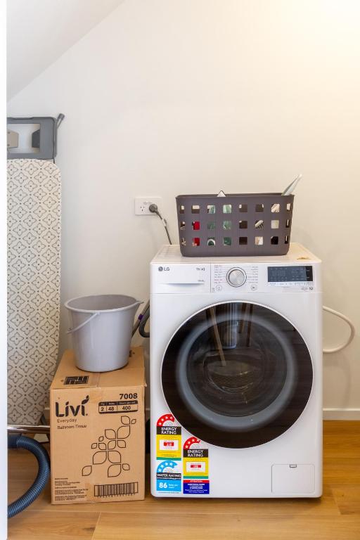 Zen Retreat Stylish 2BR Townhouse and Free Parking - Resim 36