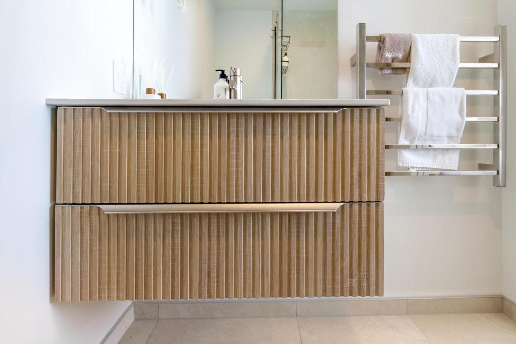 Zen Retreat Stylish 2BR Townhouse and Free Parking - Resim 3