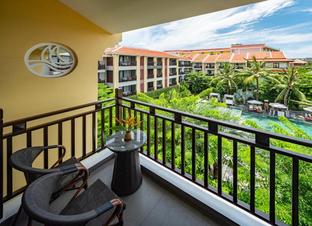 Phòng Deluxe Giường Đôi/2 Giường Đơn Có Ban Công Và Tầm Nhìn Ra Hồ Bơi