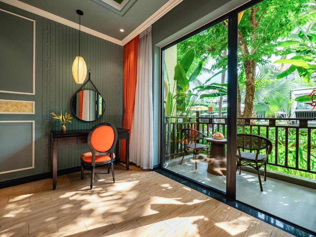 Phòng Deluxe Giường Đôi/2 Giường Đơn Có Ban Công Và Tầm Nhìn Ra Hồ Bơi