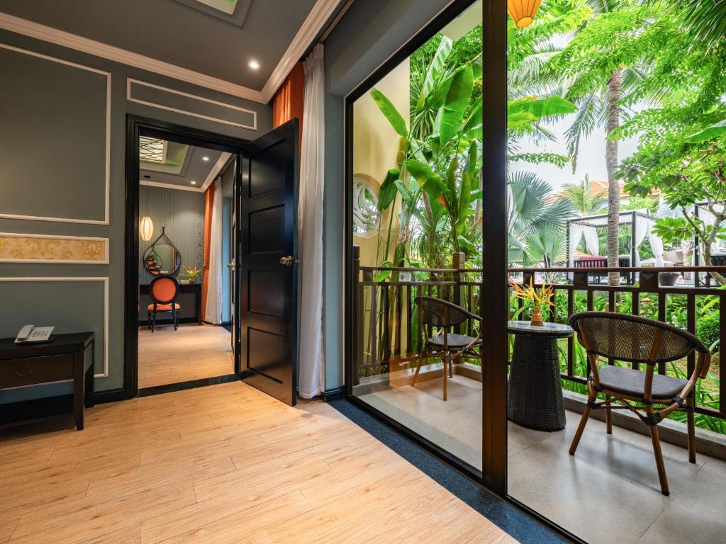 Phòng Deluxe Thông Nhau Qua Cửa Nối Có Ban Công