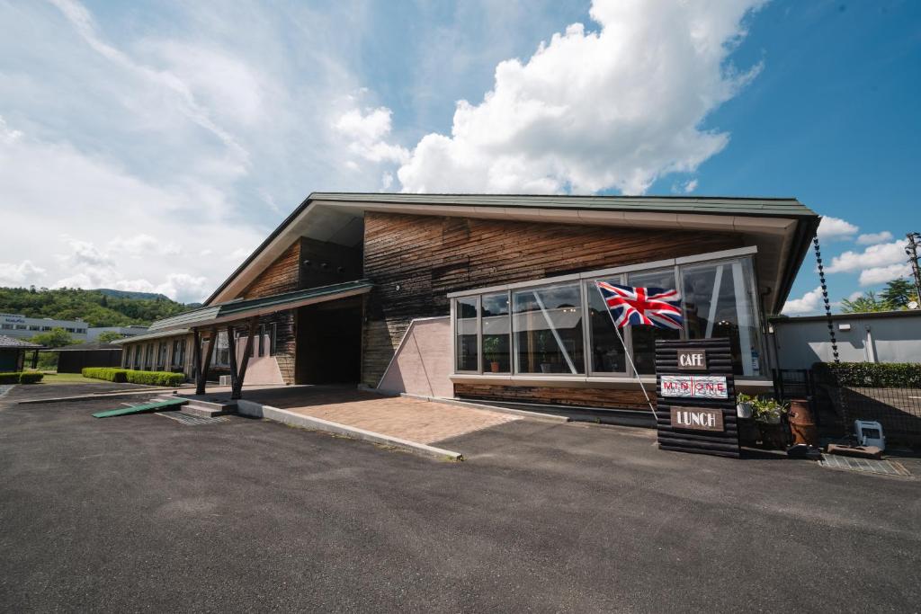 a building with a flag on the front of it at みずほガーデンロッジ in Kyotamba