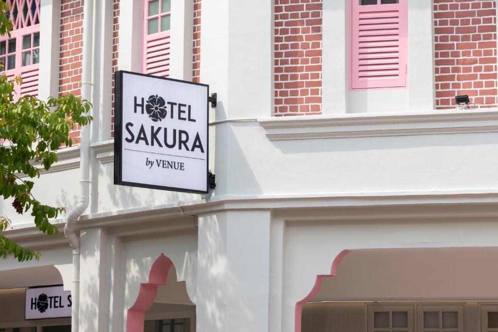 Chứng chỉ, giải thưởng, bảng hiệu hoặc các tài liệu khác trưng bày tại Hotel Sakura by Venue