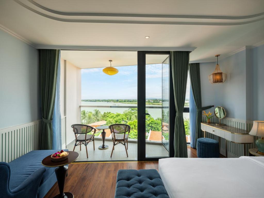 Suite Premier Junior Nhìn Ra Dòng Sông