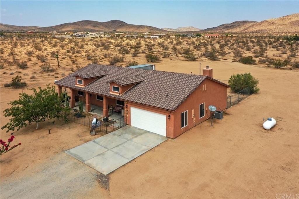 Gallery image of NEW Desert Dream Hot Tub, Yoga, Ping Pong, Fire Pit in Joshua Tree