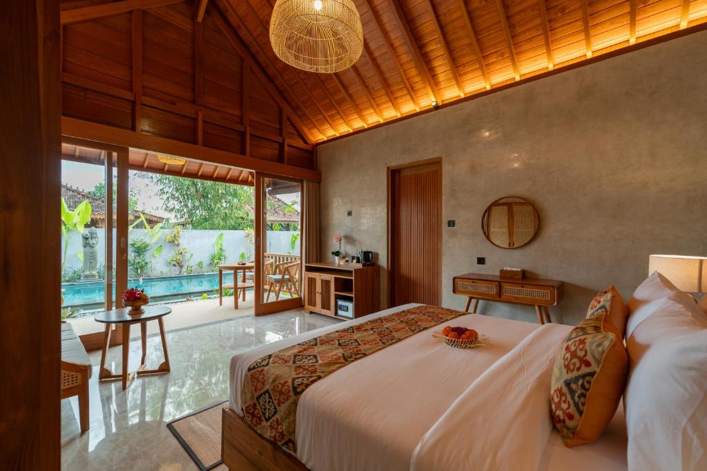 Postel nebo postele na pokoji v ubytování Duara Ubud Wooden Suite