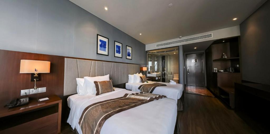Deluxe Room with Partial Sea View - Sauna access & Stay More, Pay Less