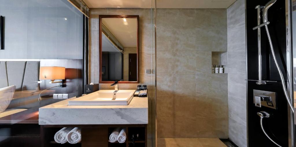 Deluxe Room with Partial Sea View - Sauna access & Stay More, Pay Less
