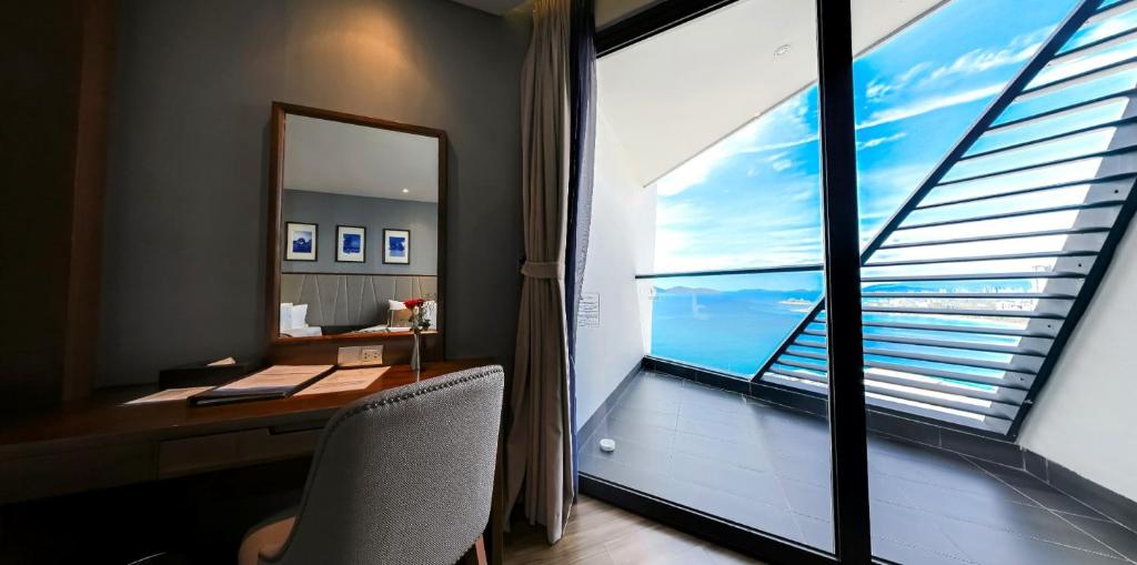 Deluxe Room with Partial Sea View - Sauna access & Stay More, Pay Less