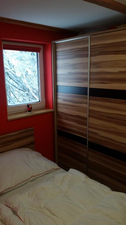 Postel nebo postele na pokoji v ubytování Apartment Borovnica Rogla