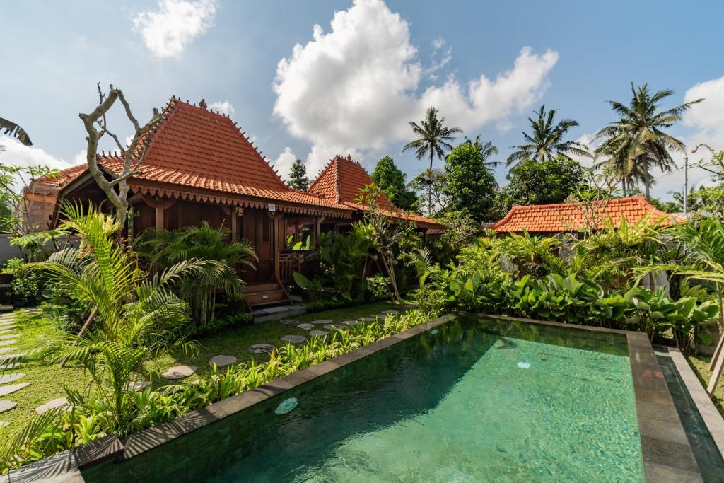 Swimmingpoolen hos eller tæt på Sang Mong Ubud