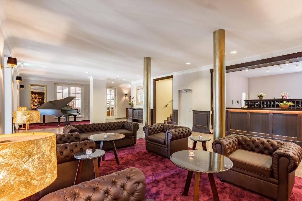 Posezení v ubytování Kurhaushotel Bad Salzhausen