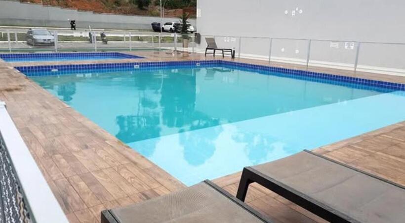 Bazén v ubytování Apartamento moderno na praia da palhoça c garagem nebo v jeho okolí