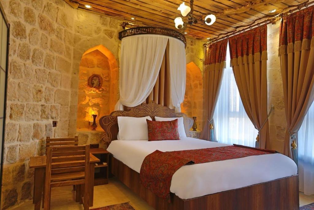 Ένα ή περισσότερα κρεβάτια σε δωμάτιο στο Uzak Şehir Hotel