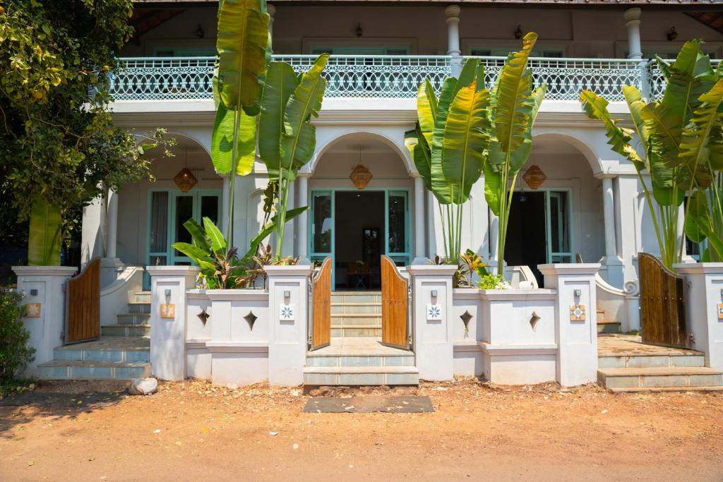 Η πρόσοψη ή η είσοδος του Four Letter Word - 3BHK Private Pool Villa, North Goa