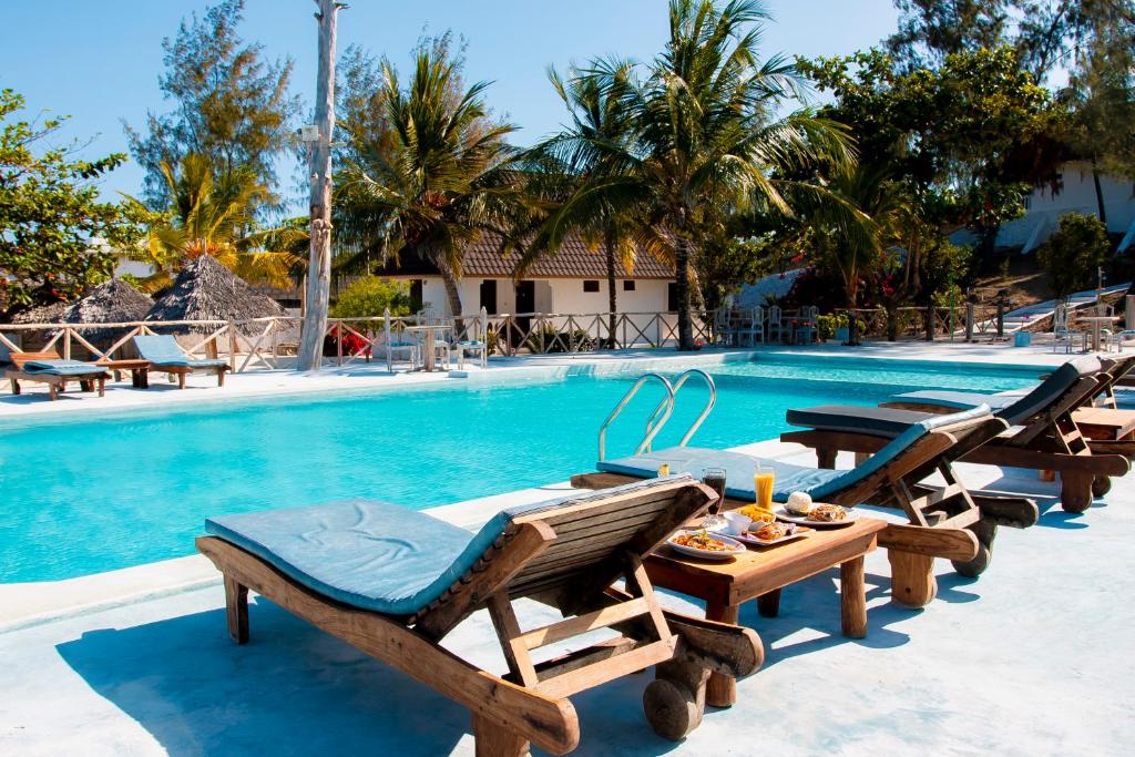 Bazén v ubytování 1Zi hotel and beach club nebo v jeho okolí