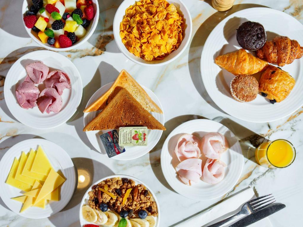 Premier Inn Dubai Ibn Battuta Mall - Resim 39