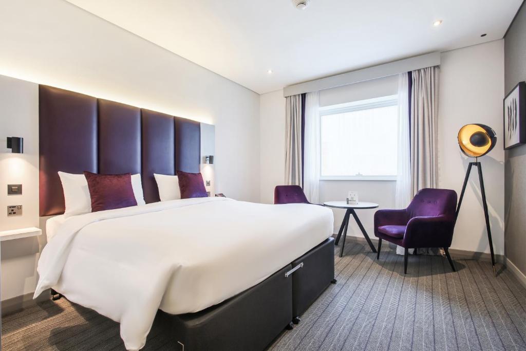 
Premier Plus Double Room Non Smoking - Plus Floor - Extra Amenities & Services
