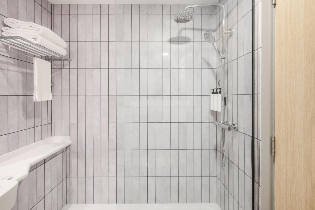 Premier Inn Abu Dhabi Capital Centre - Resim 42