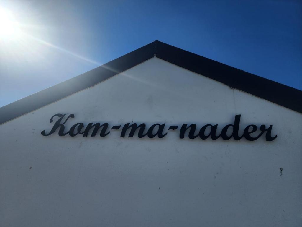 a sign on the side of a building at Kom ma nader in Velddrif