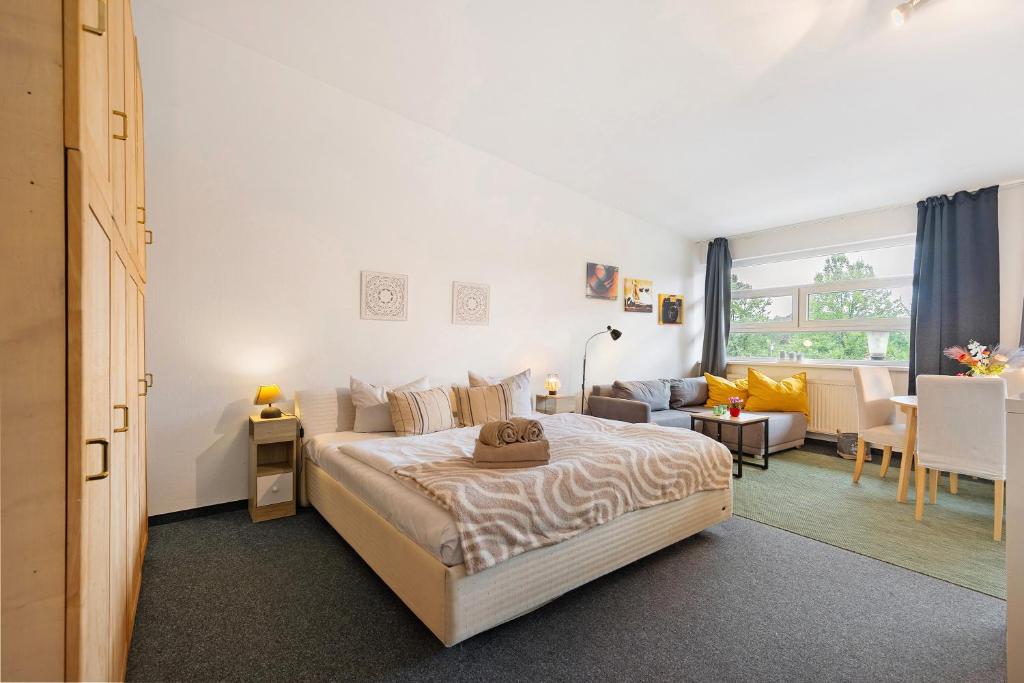a bedroom with a bed and a living room at Studio-Apartment in Neu Fahrland