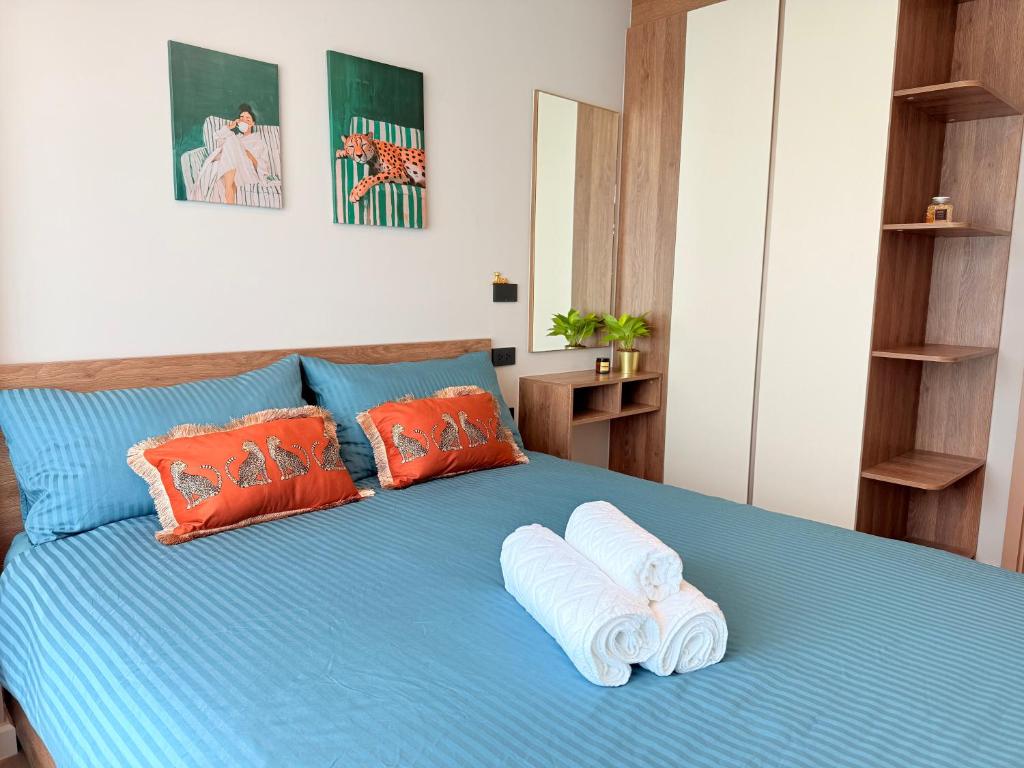 Ένα ή περισσότερα κρεβάτια σε δωμάτιο στο New Stylish Cozy Condo in Space Cherngtalay, Phuket