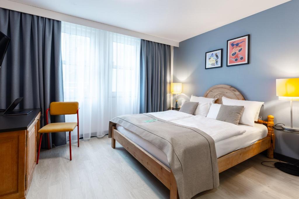 
Standard King Room with Shower Bath
